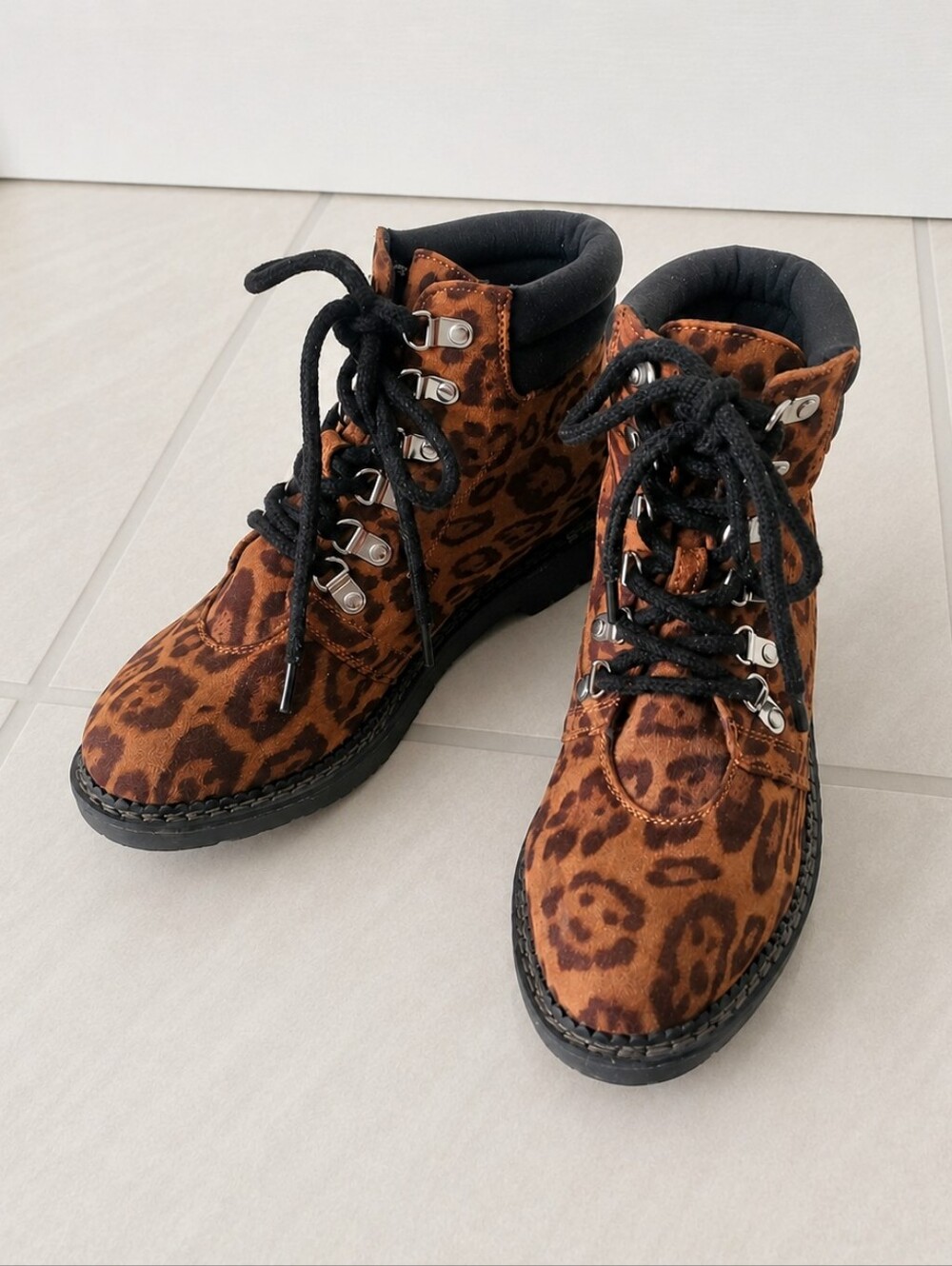 Dirty Laundry Leopard Print Faux Suede Hiker Boots Size 9.5 Grunge Y2K
